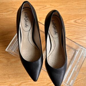 LifeStride Black Pointed Toe Pumps - Soft System Comfort - Size 7